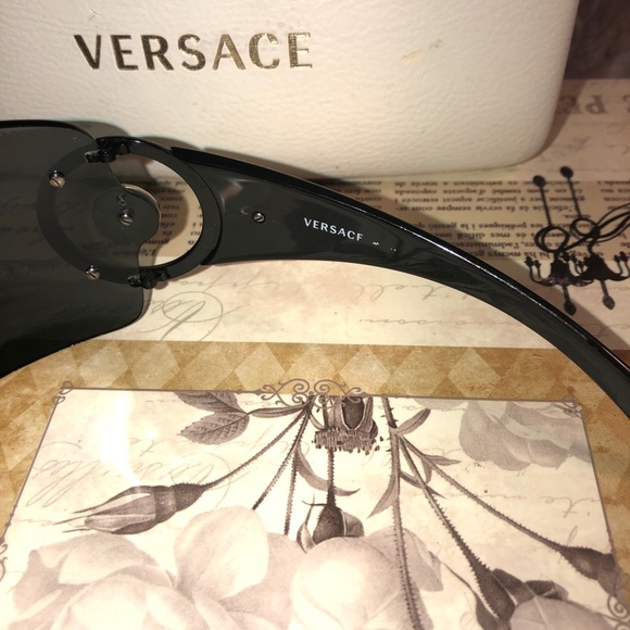 Versace sunglasses - Picture 6 of 10